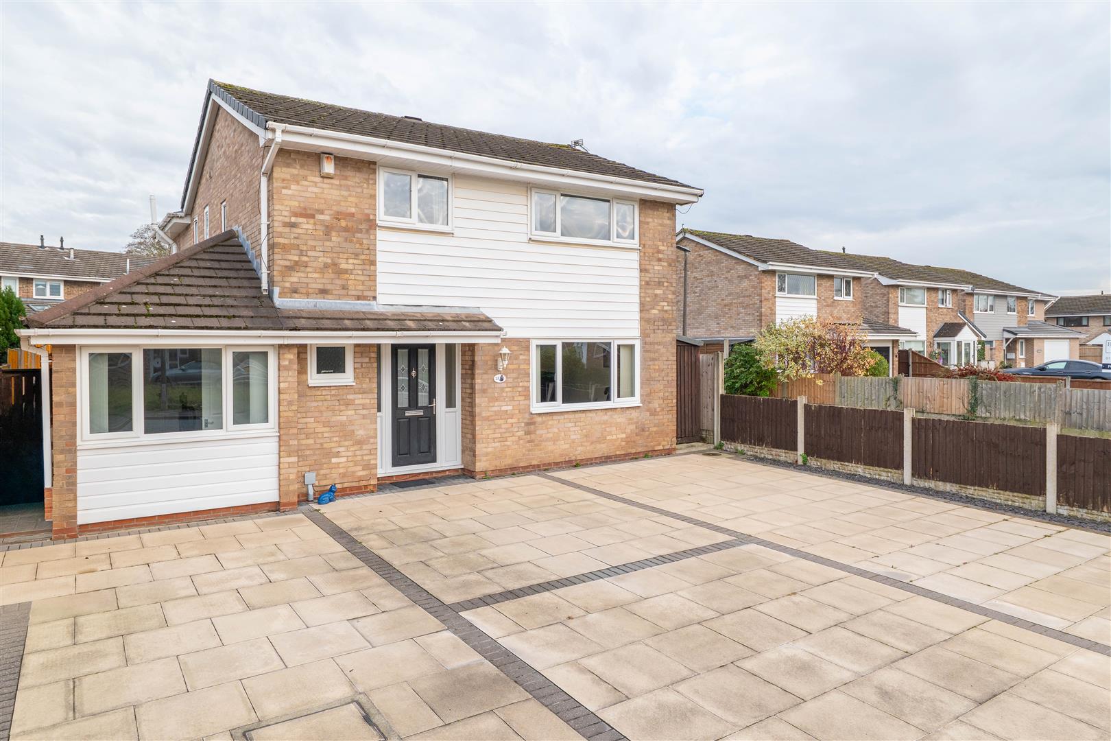 6 bed property in Cherry Wood, Preston